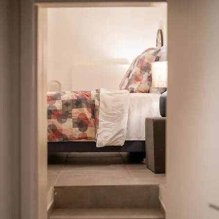 The Edgewater - Cityscape Apartment *