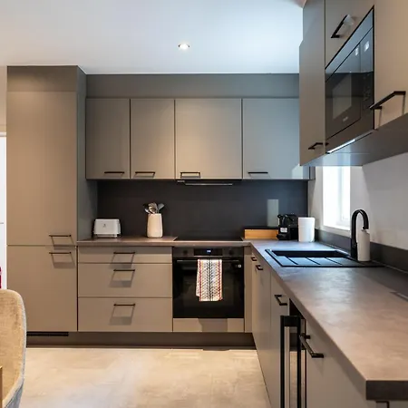 The Edgewater - Cityscape 아파트